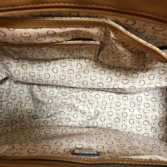 Guess Logo Embossed Carry-All - Picture 11 of 11